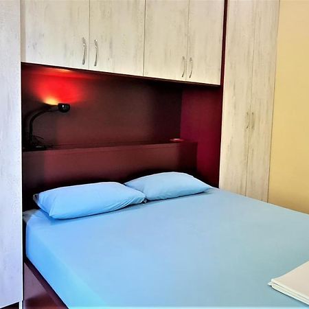2V1 - Blloku Mac Apartman Tirana Kültér fotó