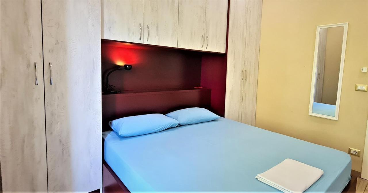 2V1 - Blloku Mac Apartman Tirana Kültér fotó