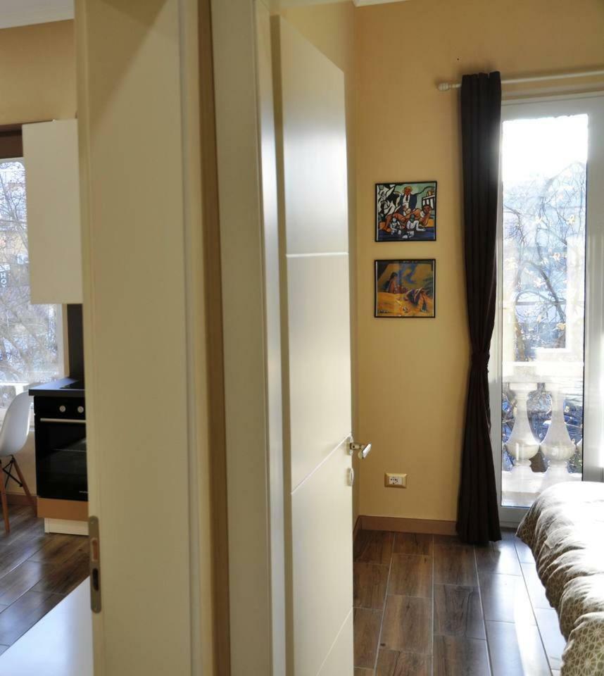 2V1 - Blloku Mac Apartman Tirana Kültér fotó