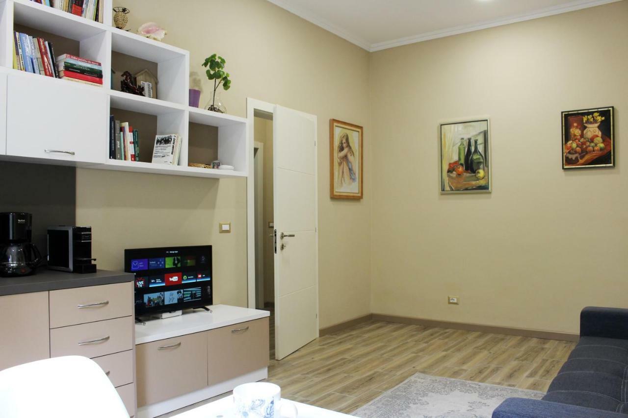 2V1 - Blloku Mac Apartman Tirana Kültér fotó