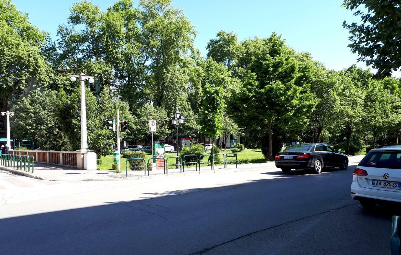 2V1 - Blloku Mac Apartman Tirana Kültér fotó